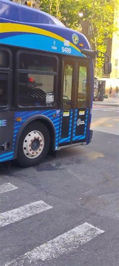 10/6/2025 9:24A MTA NYCT: XDE40 9563/9489 on the M7 Bus (AM Rush)