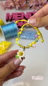 Veja como fazer uma linda pulseira para o verão ✨ #diy #pulseiras #pulseirismo #verao | Gaby Ensina Viver de Laços