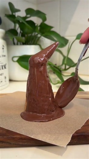 Crafting Magical Sorting Hat Cupcakes
