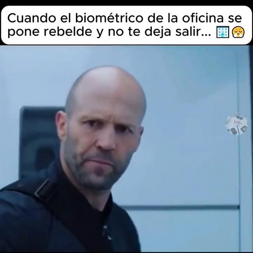 Cuando el biométrico no te reconoce... 😂🚪 ¡La lucha de Hobbs & Shaw contra la tecnología!