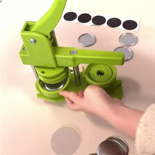 Instructions for Making Fridge Magnets (Style with Black Magnets)