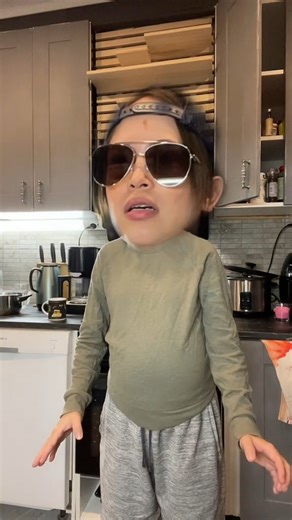 Poor manequin 😂😂 #comedyskit of @jasonbankscomedy #bighead #bigheadderek #fyp #blindadam #fblifestyle. #derek #viralvideo #funnyvideo #funny #vieal #conedy | Diana Rantamaki Vlogs