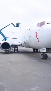 RETRO STAR rinde un homenaje a nuestros #25años con el livery que nuestros aviones vestían en nuestros inicios ✈️⭐️ Verlo volar nos hace recordar lo mucho que hemos crecido en este tiempo y el largo camino que aún nos queda por recorrer siendo la aerolínea de los peruanos 🇵🇪🔝 ¿Ya lo viste? #starperú #vuelasimple #vuelaperuano #retro #retrostar | Star Perú