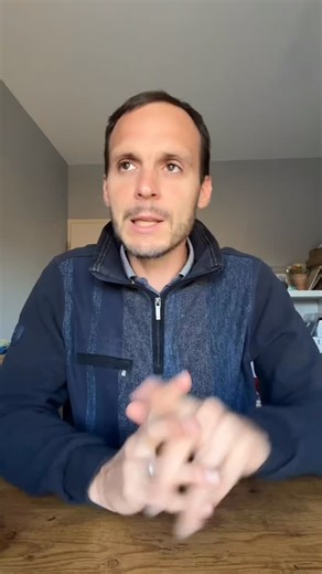 5 comments | Est-ce que tu as déjà dit cette phrase à ton enfant : on touche avec les yeux ! Ça paraît anodin, mais c’est une phrase qui, répétée de nombreuses fois, peut créer un blocage sensoriel symbolique avec un impact fort sur les facultés d’apprentissage des enfants. #apprentissage #sens #perception #toucher #blocage | Pédago'Vie | Facebook