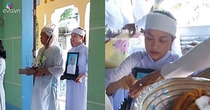 Hoa hậu Ngọc Châu mắt sưng tấy đỏ hoe vì khóc nhiều, ôm chặt di ảnh của mẹ trong lễ an táng