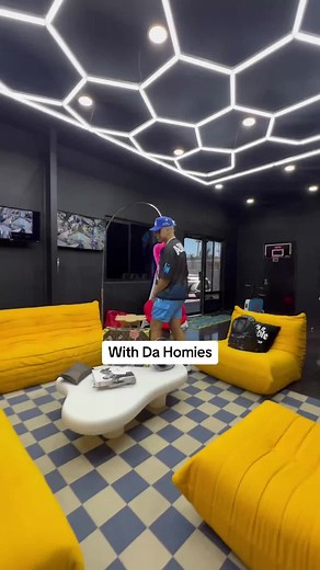 Alfombra Roja en el Callejón: Viviendo la Vida con Da Homies