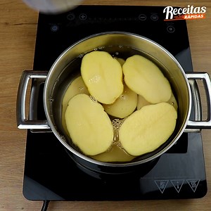 566K views · 2K reactions | FAÇA BATATA RECHEADA E SURPREEDA A TODOS. FÁCIL DE FAZER E SUPER DELICIOSA! | Receitas Rápidas e Novelinhas | Facebook