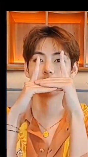 Kim Taehyung hand trick🤩#bts #taehyung #btsv #kpop #shorts #viralshorts #handtrick