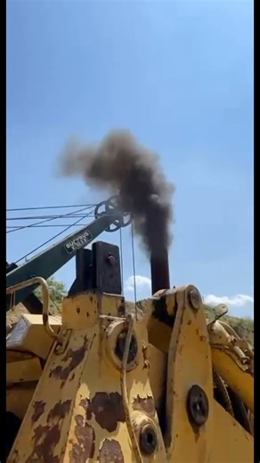 The first of our Festive Full-Sends 😎🎄 #dieselcreek #caterpillar #trucks #mechaniclife #preservation #merica #fullsend #howdareyou | Diesel Creek