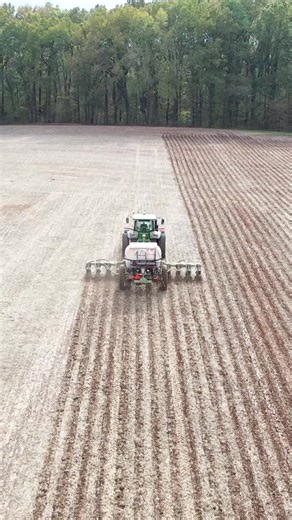 Chad saves money with strip-till #johndeere #fertilizer #agriculture #alabama #conservation | Danielle Harvard | Facebook