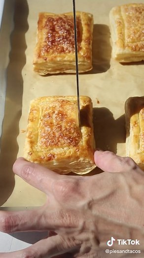 Easy dessert idea with puff pastry! I filled them with mascarpone filling and lemon curd! So simple to make, ready in 30 minutes! #pastry #pastries #puffpastry #puffpastryrecipes #puffpastryrecipe #dessertrecipes #easydessertrecipes #easydessertidea