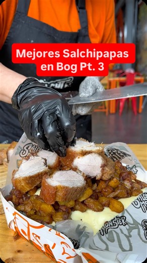 El Sibarita🍴 on Instagram: "PRECIOS Y UBICACIÓN:⬇️ •La Mixtica (personal)-$40.400 •Maduri Monster con adición de “show de chicharrón” (para 2)-$78.400 📍Yo estuve en la sede de Usaquen, pero tienen varias sedes en Bogotá Muchos me recomendaron @salchimonsterr para comer salchipapa y por eso decidí seguir con ellos 🥔 🧐 Solo iré a 1 lugar más, que ustedes me recomienden en los comentarios y al finalizar esta dinámica haré un ranking, para dar un veredicto final de las mejores salchipapas en Bog