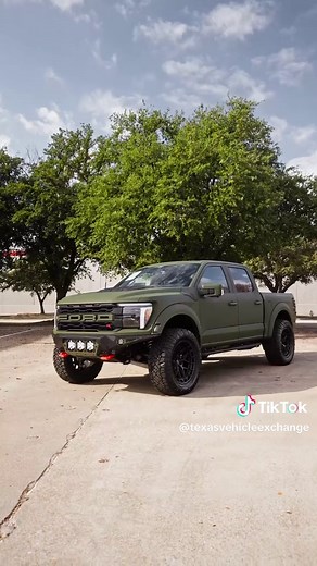 2025 Ford F150 Super Crew SVT Raptor: Ultimate Off-Road Power