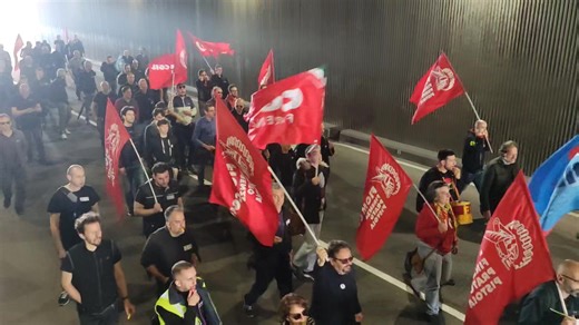 Pistoia, il corteo dei metalmeccanici di Hitachi per chiedere il rinnovo del contratto nazionale (video Ilaria Lumini, Reportpistoia) | Reportpistoia