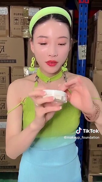 Makeup Techniques Using Loose Powder