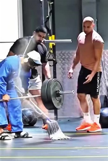 Anatoly's Hilarious Gym Prank with Bodybuilders