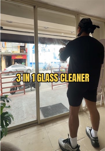 Effortless Cleaning with the 3-in-1 Glass Cleaner