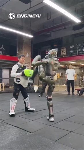 PRO Robots on Instagram: "EngineAI’s T800 humanoid robot kicks own CEO to shut down CGI claims. The clip shows the robot steady after the strike, posing briefly; reactions are mixed, with some praising and others doubting it. Follow us @pro_robots 🤖"