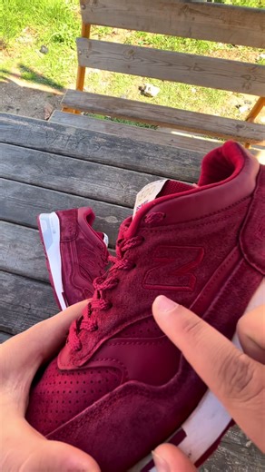 New balance Original Pouinture : 44 État : 9/10 Prix : 6200 da ☎️: 0796658997 Livraison 🚚 disponible