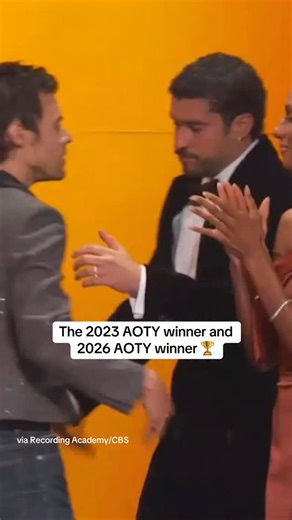 This hug ❤️ 2023 album of the year winner Harry Styles presents the 2026 #Grammys award to Bad Bunny. 🎥: Recording Academy/CBS | Billboard