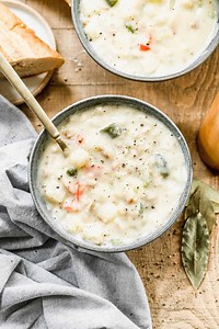20K views · 129 reactions | Craving the ultimate Clam Chowder? Comment 'CHOWDER' for a recipe that's a total game-changer! Get ready for a thick, creamy soup packed with clams, veggies, and potatoes. Served in a bread bowl, it's the epitome of soup indulgence! | Tastes Better From Scratch | Facebook