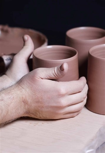 How to Lift Ceramic Pots Without Distortion