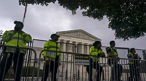 Droit à l'avortement révoqué : comment expliquer la volte-face historique de la Cour suprême des États-Unis ?