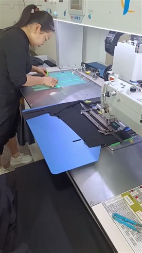 Fully automatic garment bag opening machine