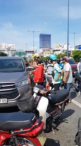 2.5M views · 20K reactions | Gây tai nạn không quan tâm tới người bị nạn mà cứ thế bỏ chạy trốn Có tiền mua xe mà không có ý thức. Cái kết vẫn chưa hài lòng lắm phải không bà con  #XĐCG | Thuận An 24H | Facebook