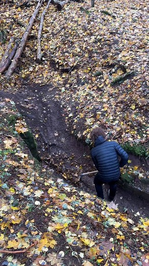 24K views · 4.2K reactions | Préparation de la tranchée allemande pour le tournage de Mon Soldat Inconnu 摒 mauvaise surprise en arrivant sur place ➡️ l’accès à l’abri est inondé  malgré le pompage cela n’a pas été suffisant  #bunkermemory #monsoldatinconnu | Bunker Memory | Facebook