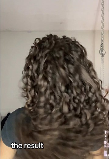 Perfect Technique for Diffusing Curly Hair