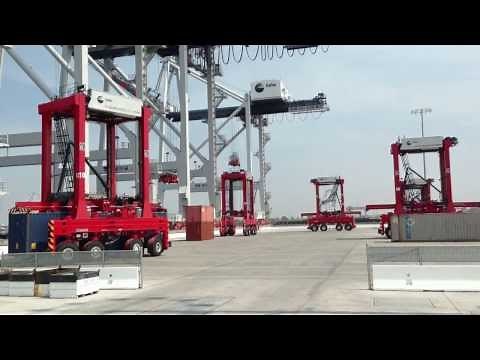 Kalmar automated straddle carriers at TraPac, Los Angeles