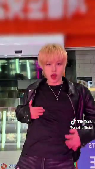 MILLI from SMTM12 reposted and commented on Juwon's 'MSG (Feat. Omega Sapien) (Prod. by Spatchies, PapZilla, KIRWAV, Sawat)' dance challenge on Instagram! Bada Lee also liked and left a comment on the dance challenge!🖇 https://t.co/HGLTctNofk#JUWON #박주원#AHOF #아홉 @AHOF_official