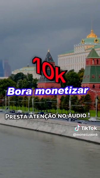 Moscou, a capital da Rússia, é uma metrópole vibrante e cheia de história, combinando majestosas construções históricas com uma vida moderna agitada. Localizada às margens do rio Moscova, a cidade oferece aos visitantes uma experiência única, misturando cultura, arquitetura e gastronomia. Principais Atrações Turísticas 1. Kremlin de Moscou e Praça Vermelha O Kremlin, um impressionante complexo fortificado, é o coração político e histórico da Rússia. Ao lado, a icônica Praça Vermelha abriga a Cat