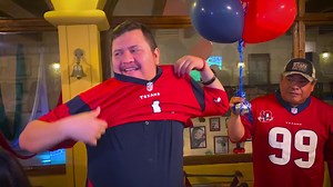 Conoce mas sobre Roberto Elizondo de Somos Texans México, quien el día de hoy fue nombrado "Fan internacional de la NFL" por parte de los Houston Texans. "Robert", quien forma parte muy activa de FGN Football Grill Nation desde hace casi una década, es un incansable promotor de los Texans en nuestra ciudad, formando una gran hermandad que siempre apoya al equipo de sus amores. ¡Muchas felicidades! #TodosSomosFGN| | FGN Football Grill Nation