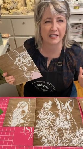 Let’s make some faux farmhouse wood signs using a little paint, some stain and some inexpensive white stretched canvases. These look like old barn wood! ✨ COMMENT Stencils and I’ll message you my link to see these beautiful designs. 🦉👩‍🎨🐇 Hiedi | DiyDreaming