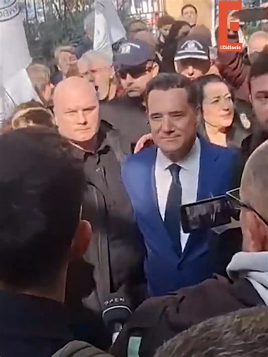 Ένταση επικράτησε το πρωί της Πέμπτης στο Νοσοκομείο Νίκαιας, κατά τη διάρκεια επίσκεψης του υπουργού Υγείας Άδωνη Γεωργιάδη, όταν σημειώθηκαν επεισόδια μεταξύ νοσηλευτών και αστυνομικών #αδωνις #γεωργιαδης #νοσοκομειο