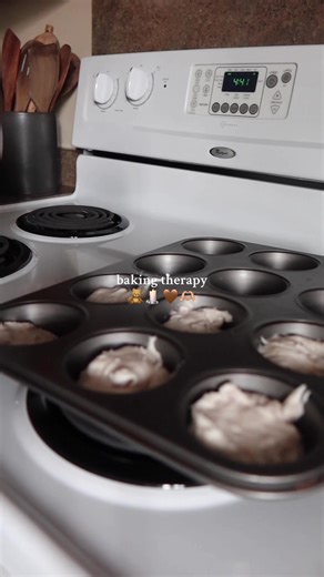 fall baking 🫶🏼 #fall #autumn #baking #fallbaking #fallaesthetic