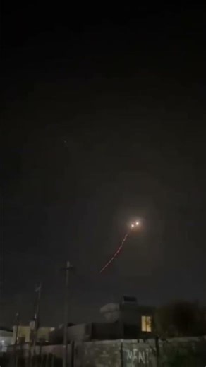 Imágenes del sistema C-RAM en acción contra drones sobre Erbil.