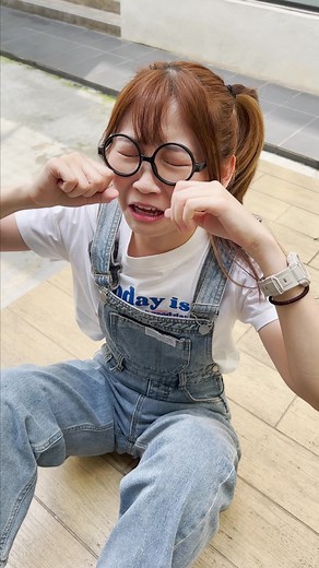 老人小孩都适用的逗笑法 😆🤓 不开心用起来！ #低清 #低清dissy #dissyshorts #dissyofficial #搞笑 #沙雕日常 #搞笑日常 #dissyreels #funnyshorts | 低清DISSY