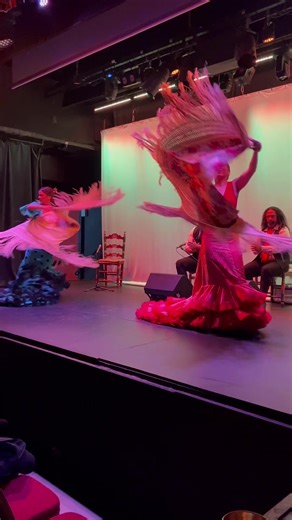 @azahar_tortajadaa and Alicia Reyes fantastic dance with colorful bata de cola dresses and mantón, the traditional flamenco dresses that are famous around the world. They performed at @Flamenco Barcelona City Hall, one of the best flamenco venues in the city. #flamenco #barcelona #spain #dancers #dance