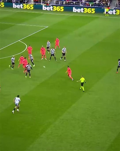 Lewandowski passing 🔥🔥🔥Legend 💙❤️