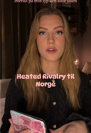 Bare jeg som gleder meg til denne serien kommer til Norge?🥹 Håper jeg får lest bøkene før jeg ser seien, meeeen det spørs om jeg har nok tid🙈 #heatedrivalry #booktoknorway #lesing #bok #bøker