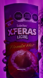 Además de deliciosos y crujientes, los nuevos cacahuates X-FERAS® de Kacang® son grandes… Como este cráter que dejaron en el departamento de Matías. ¡Puedes probarlos! | Kacang