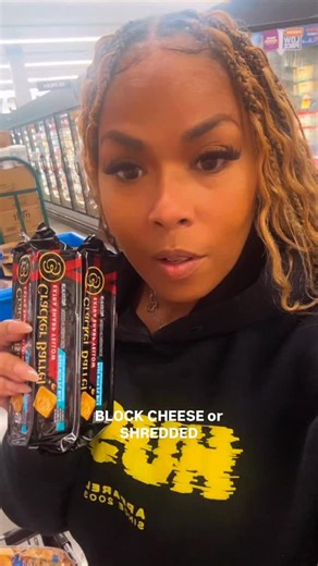 Block Cheese or Shredded Cheese? 😭🧀 They told me shredded ain’t real and now I’m stressed. Mac & cheese experts… SOUND OFF 👇🏽😂 & Slide Me Some Tips! #ThanksgivingPrep #MacAndCheeseWars #KitchenConfessions #GroceryStoreChronicles #FoodieFam #ThanksgivingDinner | Tamara Hush Lee