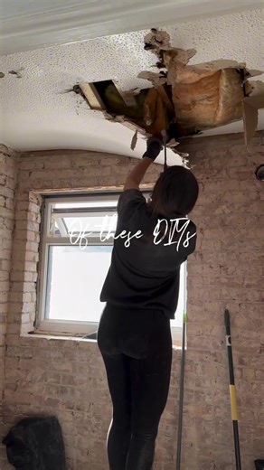 2025 ~ a full year in our house 🏠 Continuing the makeover enthusiastically egging each other on into unplanned DIYs 😅 The question is……which project you think was never on the list?? Bonus points if you can guess what’s still a work in progress 👀