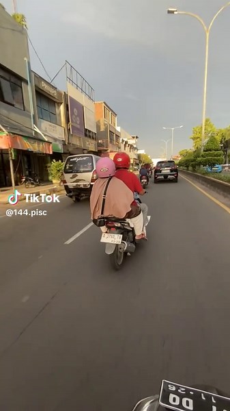 Spion Setinggi Harapan Mertua dan Orang Tua
