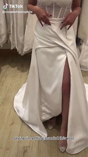 Am just being a bridezilla. Don’t ask me how planning is going. Just know it’s totally fun!👰🏻‍♀️🦖