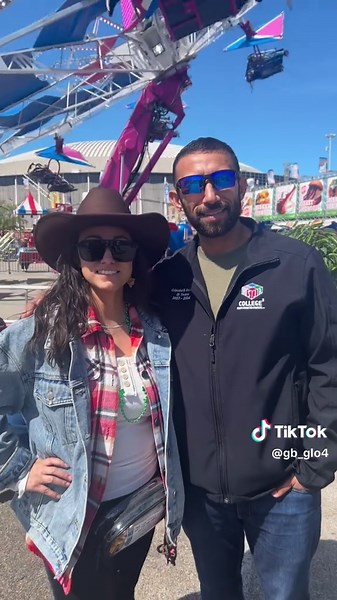 Let’s rodeo 🤠. The Benitez family at our annual spring break tradition. It’s a beautiful day, with great weather 🌤️!