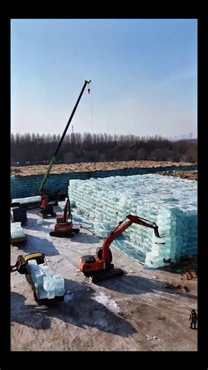 Real Engineerings | Engineering & Technology & Gadgets & DIY on Instagram: "Harvesting the River: Industrial Ice Extraction! 🧊🏗️ ​This isn't just winter fun; this is heavy industrial logistics on a frozen surface! You are witnessing the massive harvesting operation required to build the world-famous ice cities (likely for the Harbin Ice Festival), where natural river ice is used as the primary construction material. ​Mining "Crystal Concrete" ​The scale of this operation turns a frozen river i